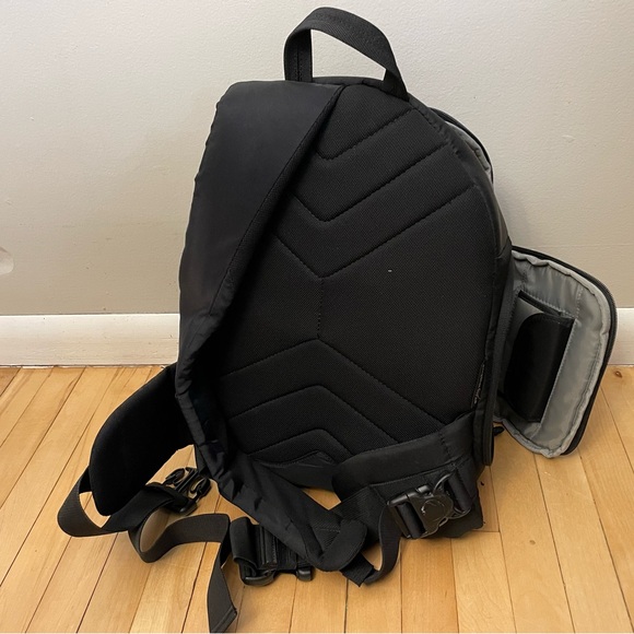 Lowepro one shoulder backpack. - Picture 3 of 3